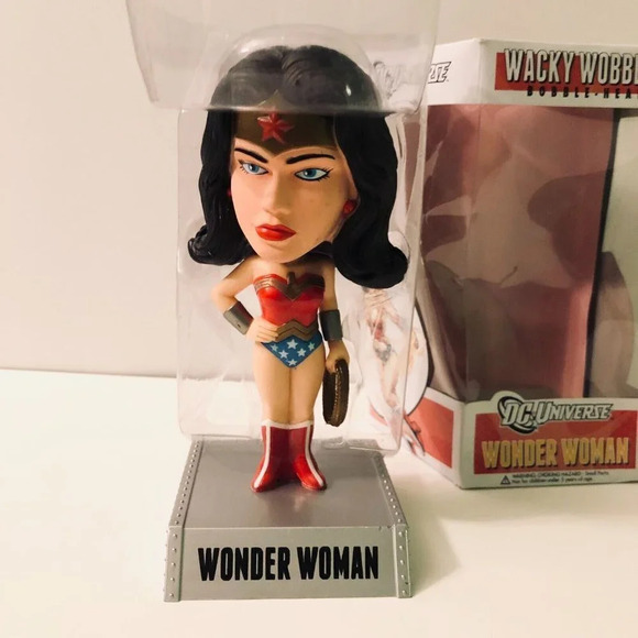DC Universe Funko Wonder Women Wacky  Wobbler Bobble Head - Picture 8 of 16